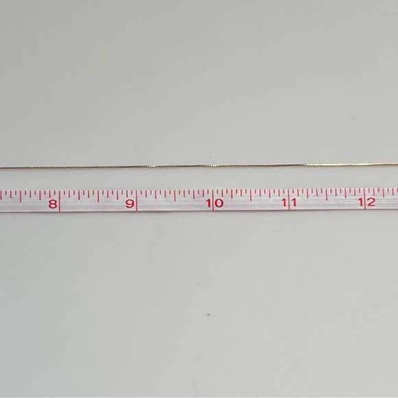 Elegant Gold Necklace - Picture 2 of 3